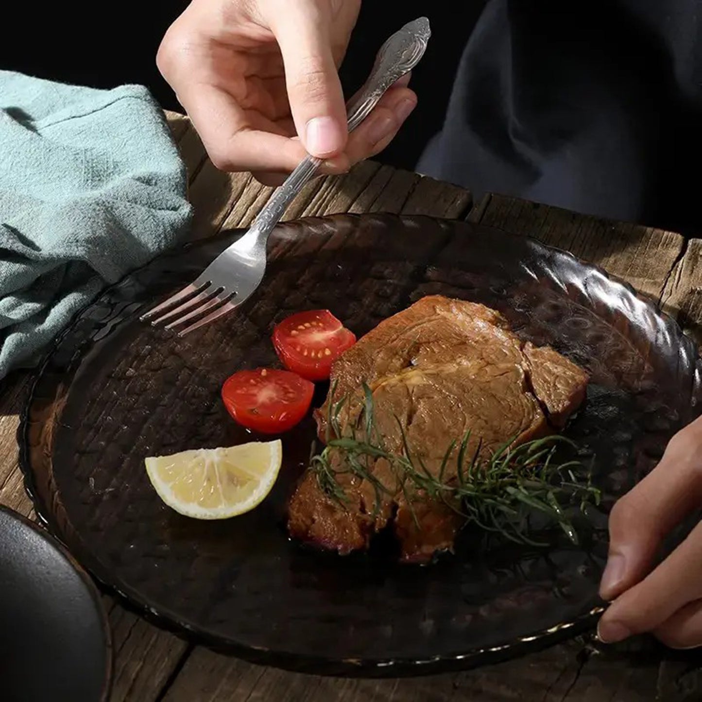 Deluxe Premium Cutlery Flatware Set For The Home - Stainless Steel Cutlery Service With 1 Dinner Fork, 1 Dinner Knife, 1 Dinner Spoon And 1 Tea Spoon - Durable, Elegant And Rust-resista