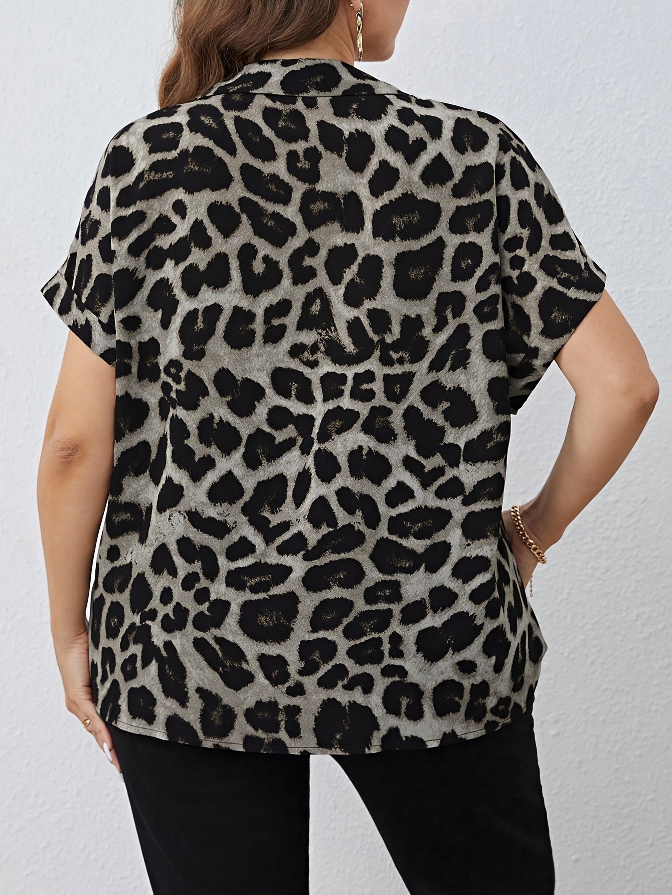 Women's Fashion Plus Size Leopard Print Top - Stylish Buttoned Flat Batwing Sleeve & Fashion Collar Blouse
