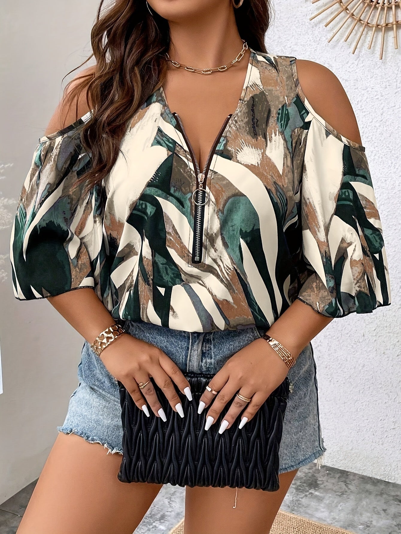 Women's Plus Size Printed V-Neck Front-Zip Cold-Shoulder Three Quarters Sleeve Casual Top - Work & Party Blouse
