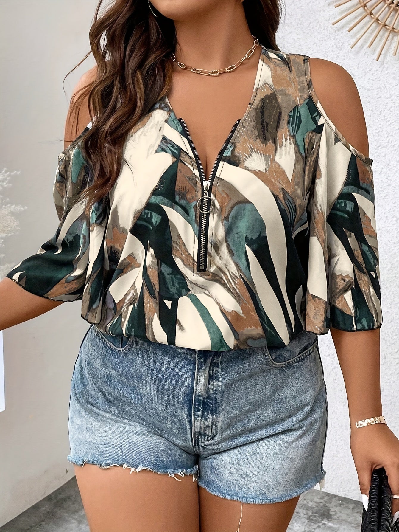 Women's Plus Size Printed V-Neck Front-Zip Cold-Shoulder Three Quarters Sleeve Casual Top - Work & Party Blouse