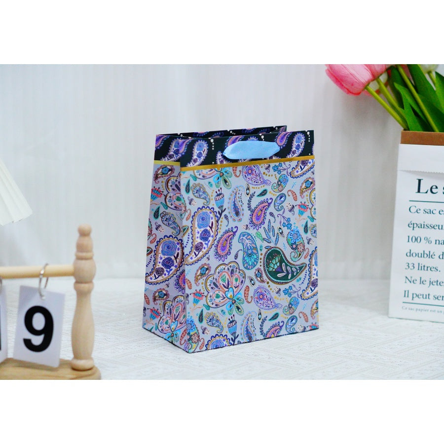 Set Of 12 High-quality Cartoon Pattern Gift Bags Are Covered With A Glossy Film On The Outside To Prevent Staining And Color Mixing