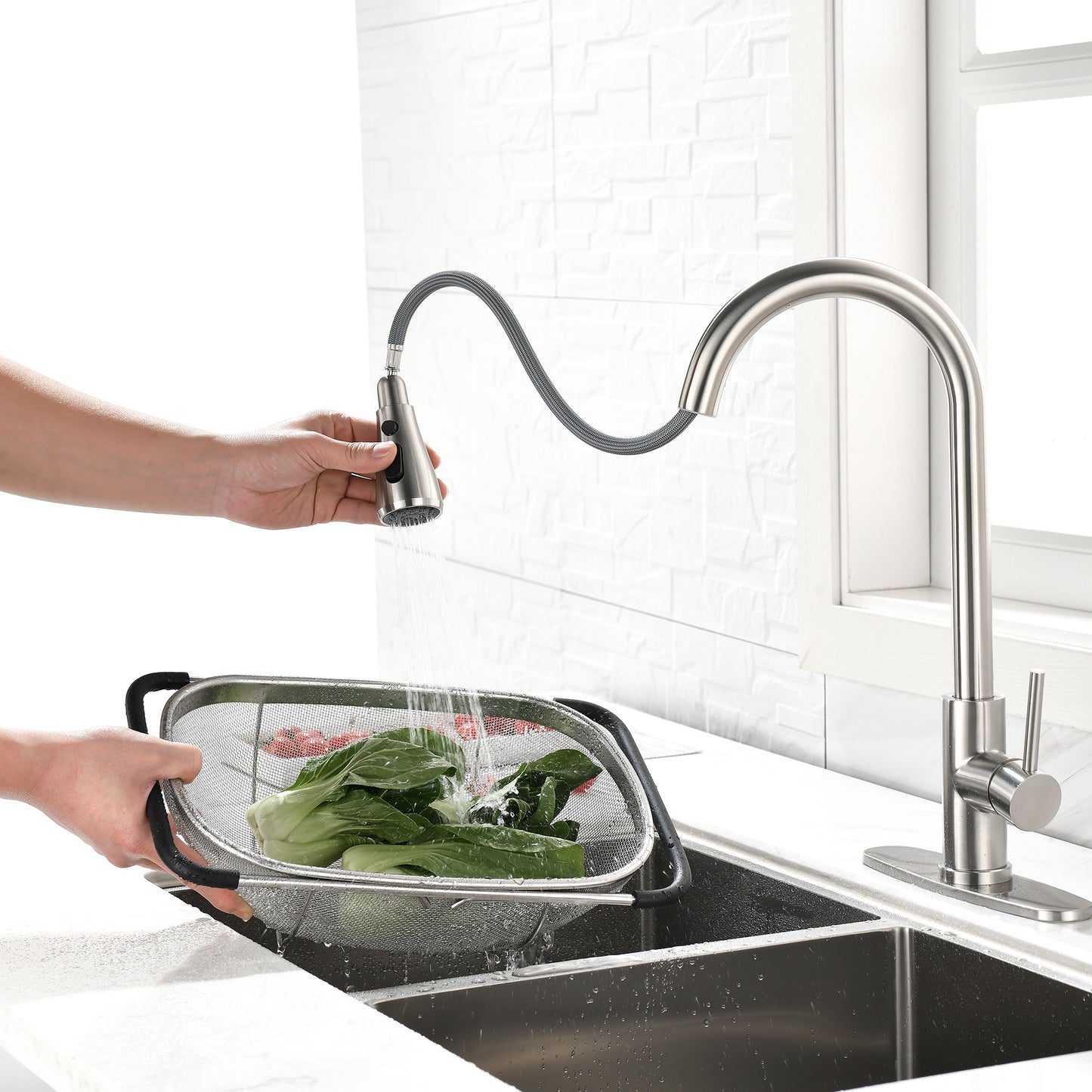 Single Handle High  Pull Out Kitchen Faucet, Single-stage Stainless Steel Kitchen Sink Faucet, With Pull Down Spray