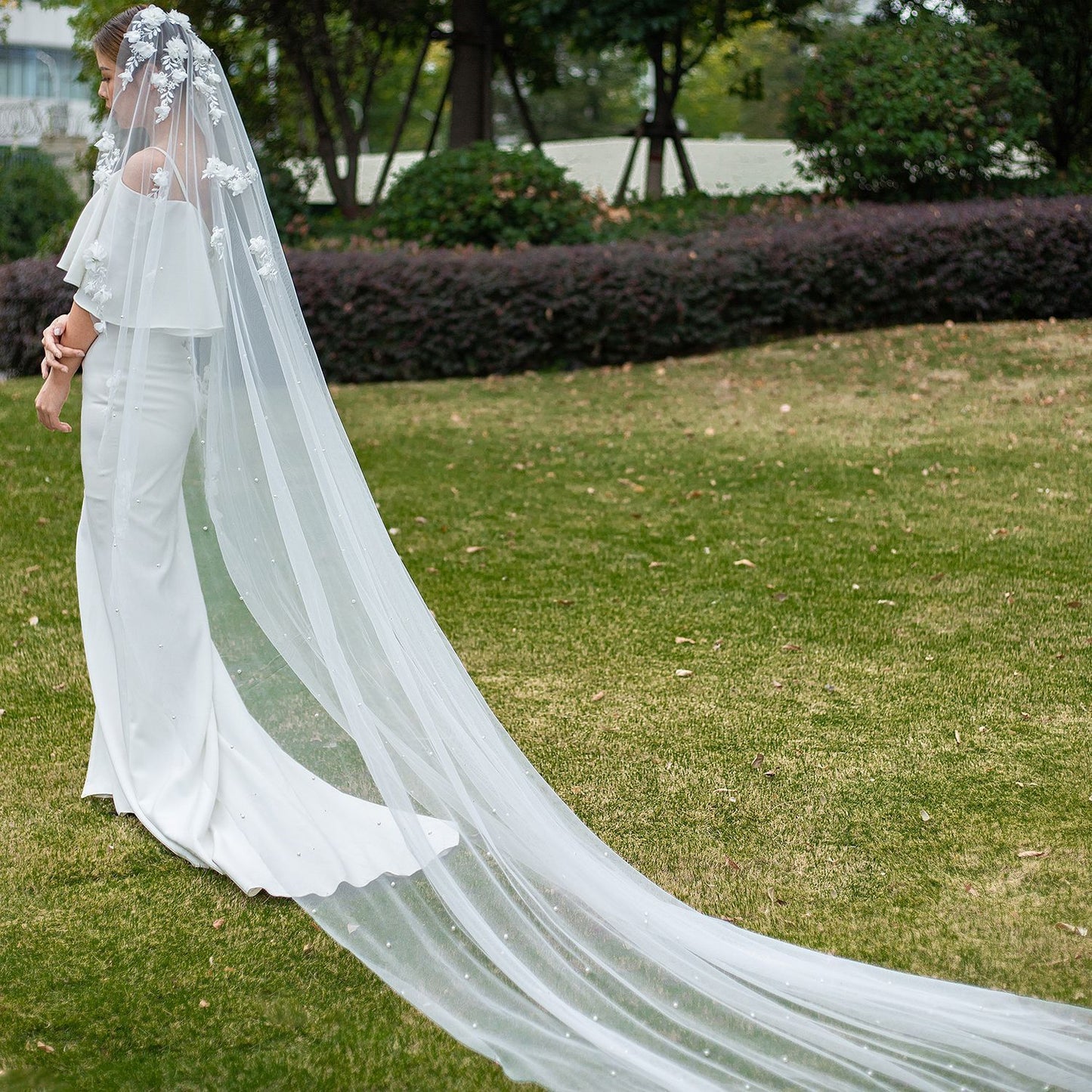 3D Flower Single-layer Nail Bead Medium Long Hand Sewn Hair Comb Bridal Headdress