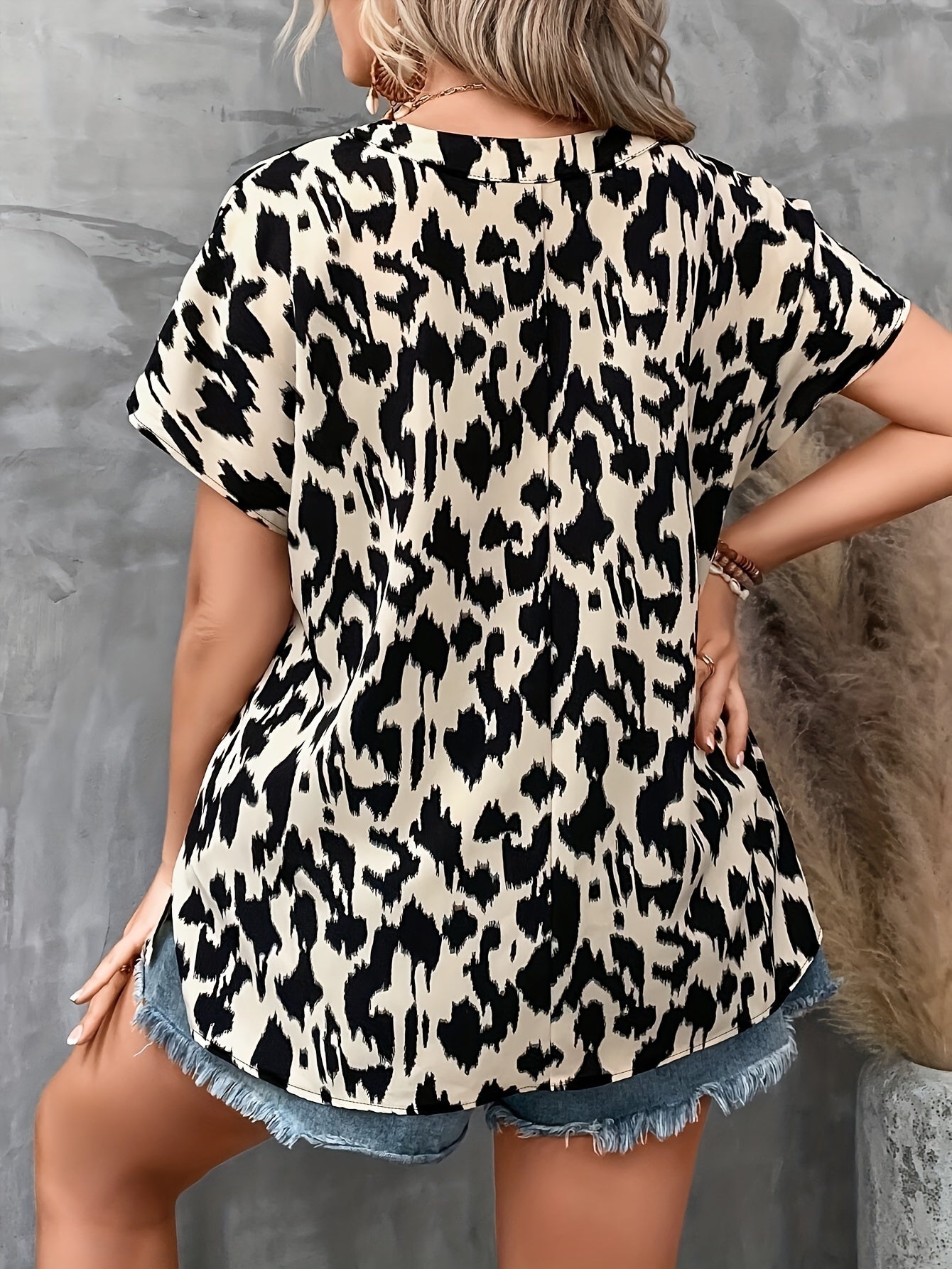 Women's Plus Size Printed Blouse - Summer Casual V-Neck Top For Work & Outings