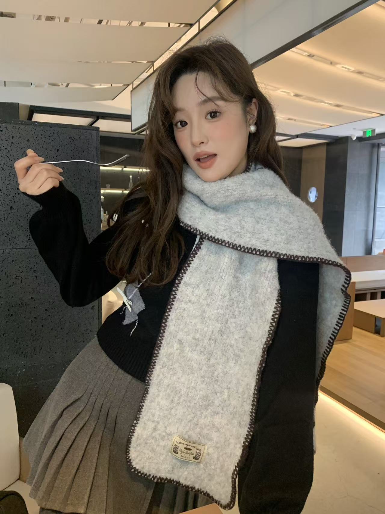 Atmosphere Warmth Neck Protection Soft And Sticky Scarf