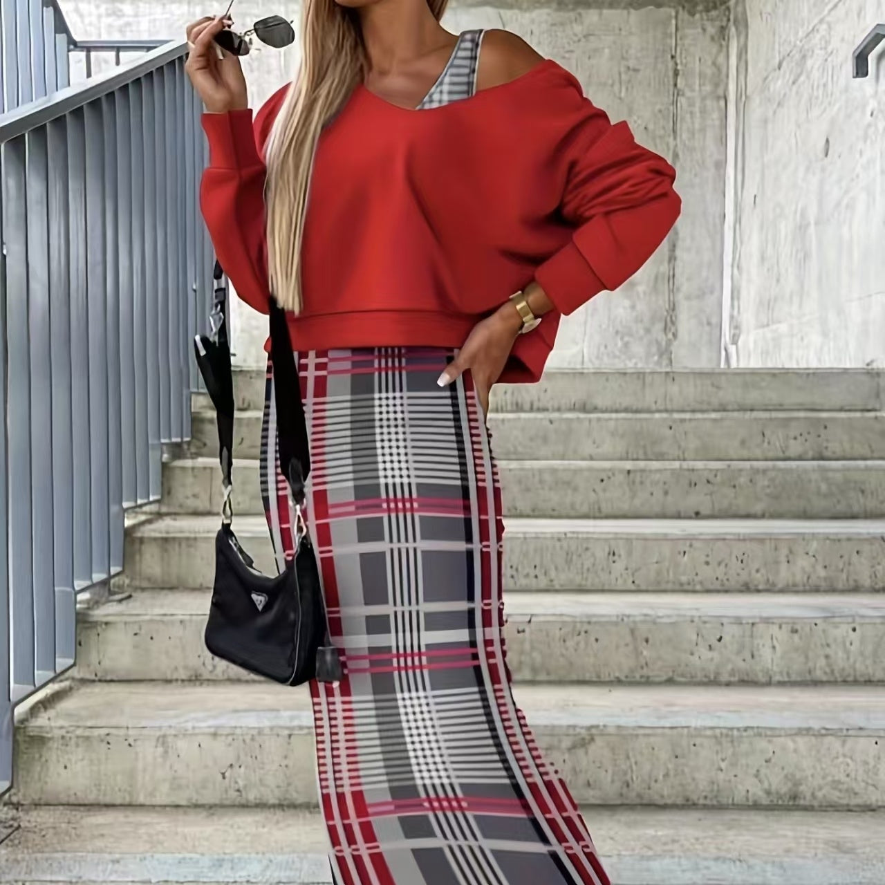 Ladies' Deep V-neck Top And Sleeveless Fashionable Printed Dress Set