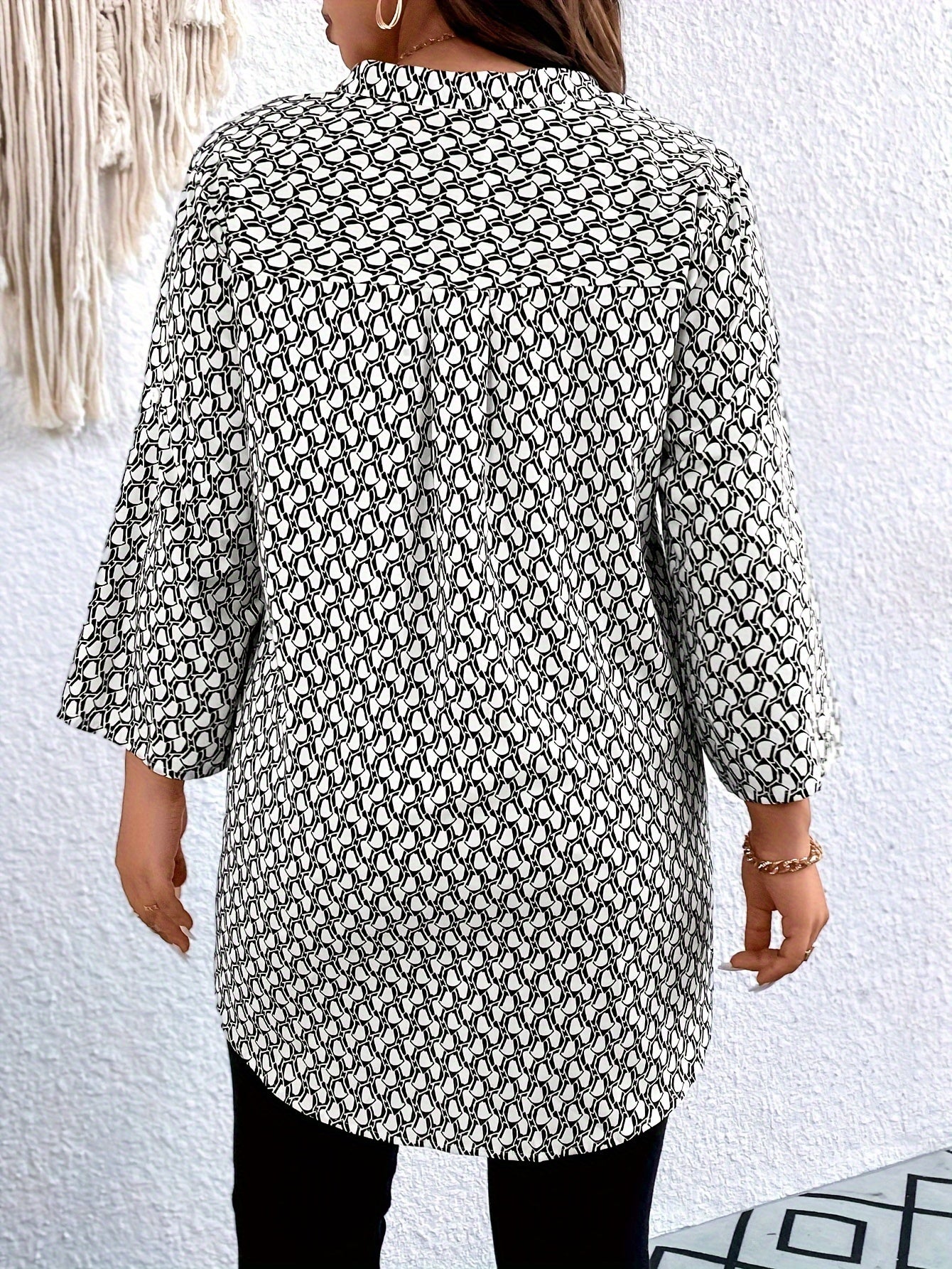 -Women's V-Neck Three-Quarter Sleeve Plus Size Printed Tunic Top