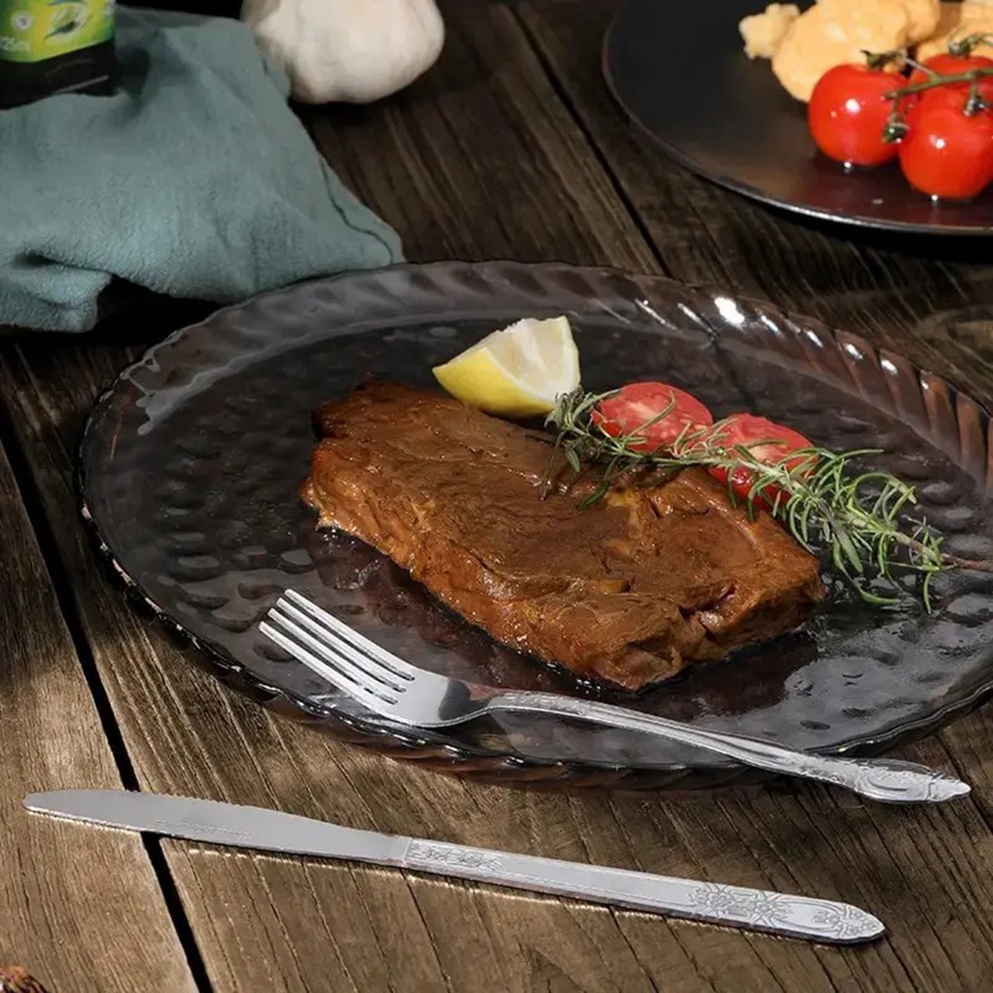 Deluxe Premium Cutlery Flatware Set For The Home - Stainless Steel Cutlery Service With 1 Dinner Fork, 1 Dinner Knife, 1 Dinner Spoon And 1 Tea Spoon - Durable, Elegant And Rust-resista