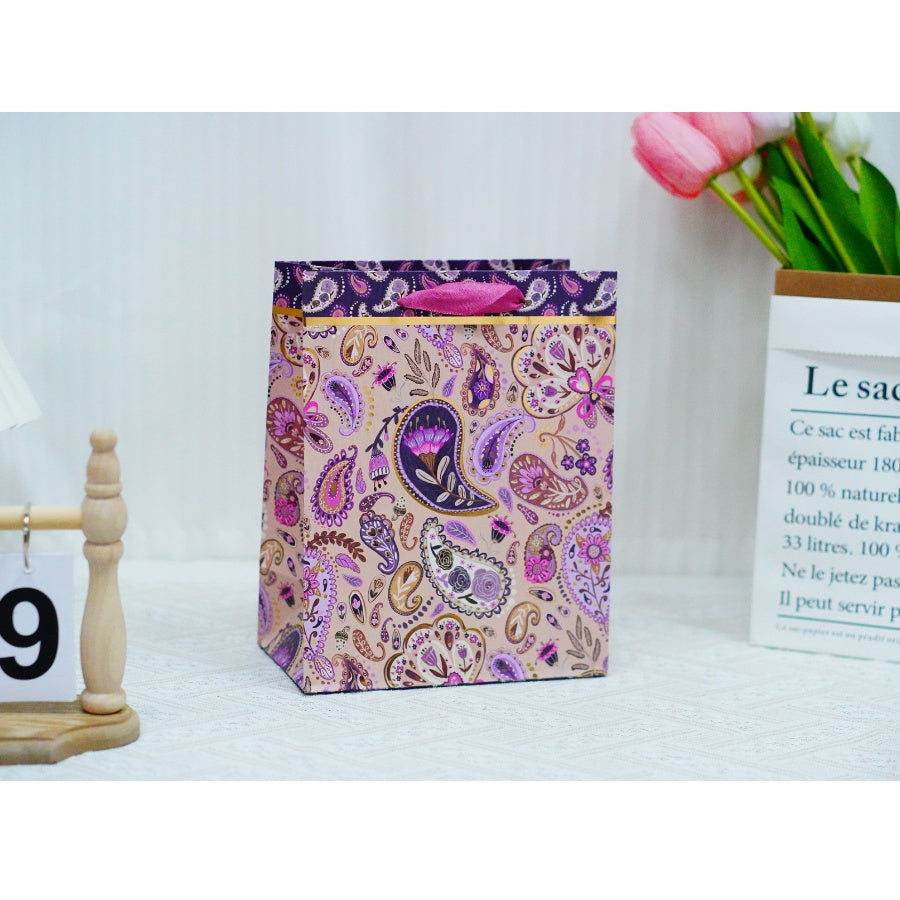 Set Of 12 High-quality Cartoon Pattern Gift Bags Are Covered With A Glossy Film On The Outside To Prevent Staining And Color Mixing