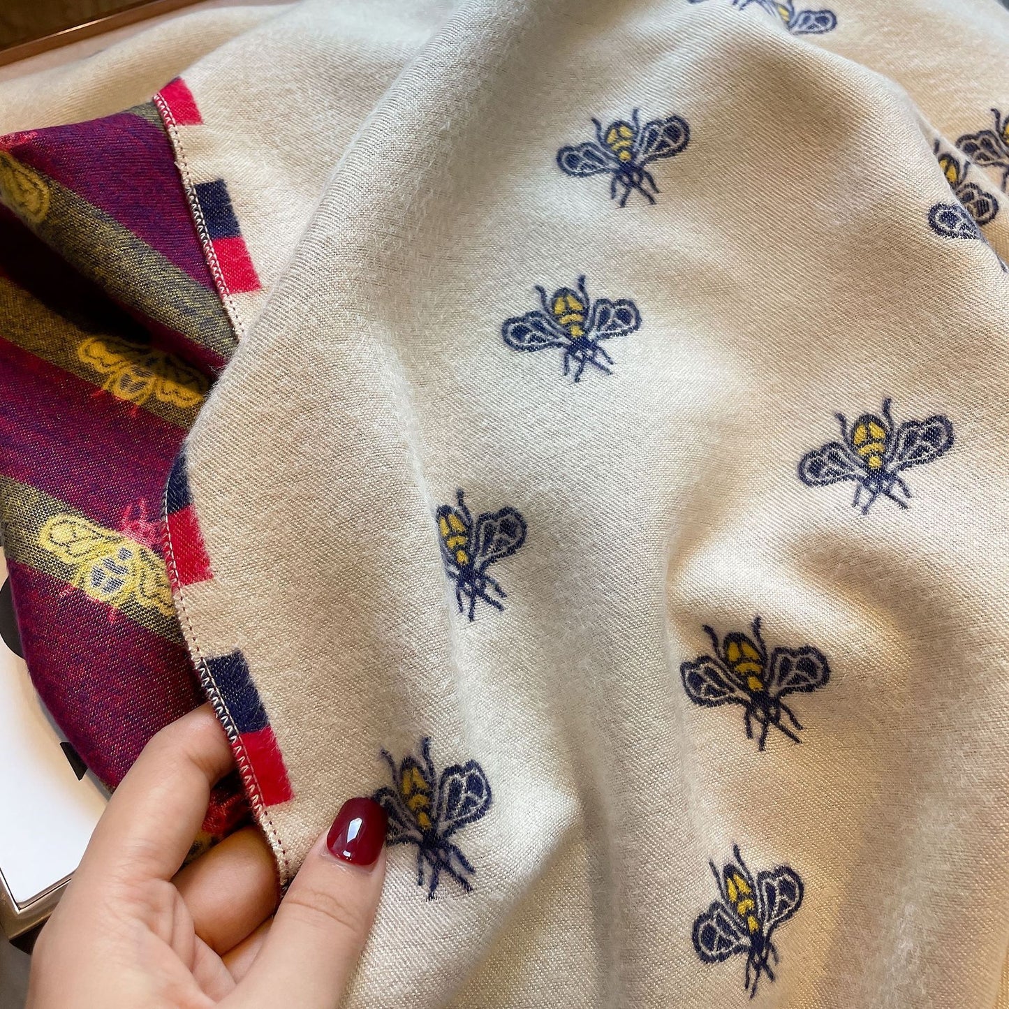 Women's Versatile Warm And Thick Shawl Decorated Neckband