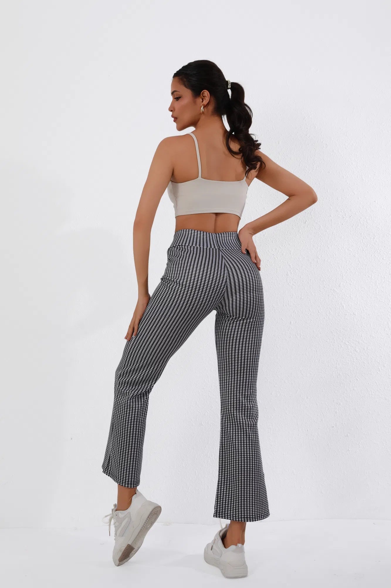 High-Waisted Houndstooth Flare Trousers Sleek Fit, Comfy Stretch, Classy Look