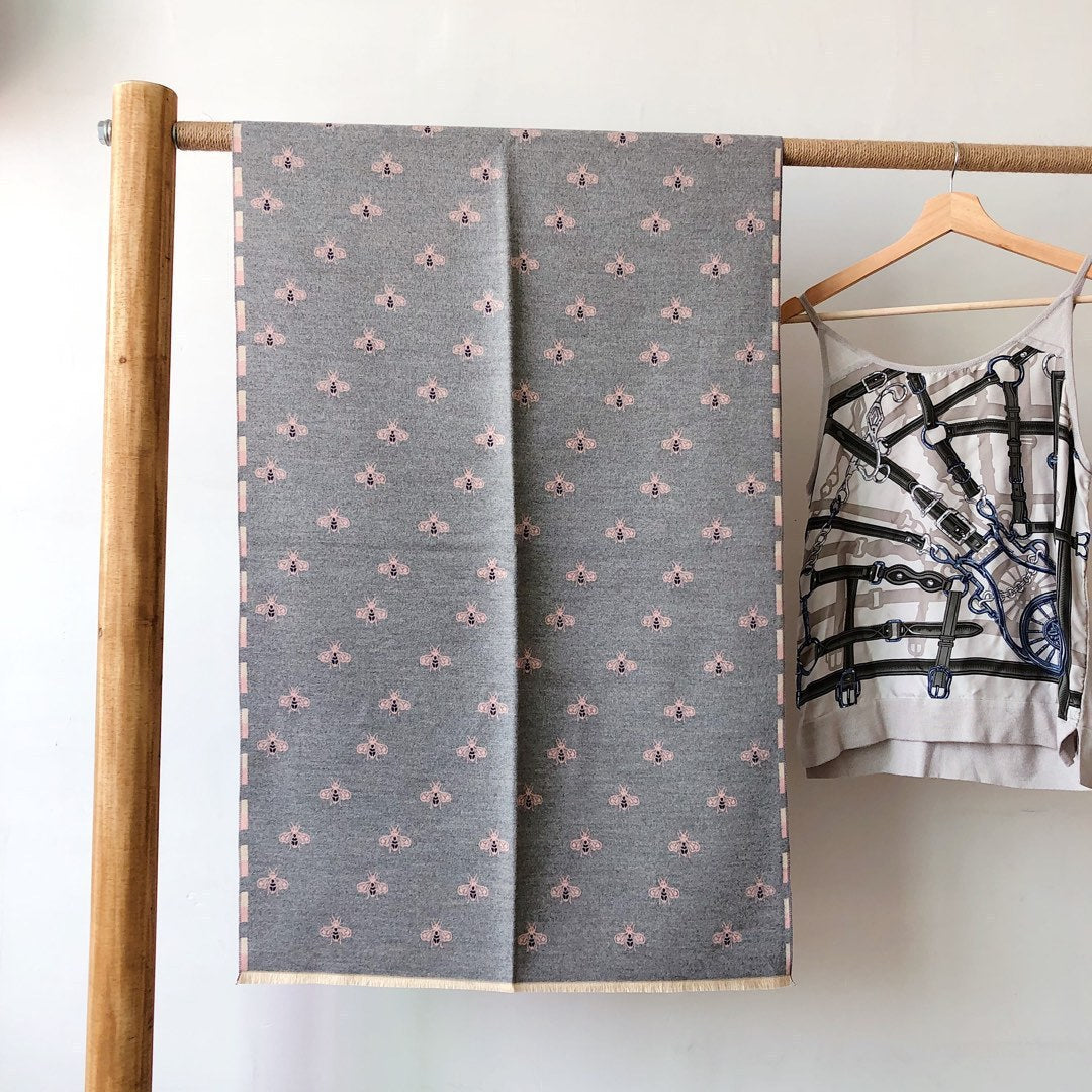 Women's Versatile Warm And Thick Shawl Decorated Neckband