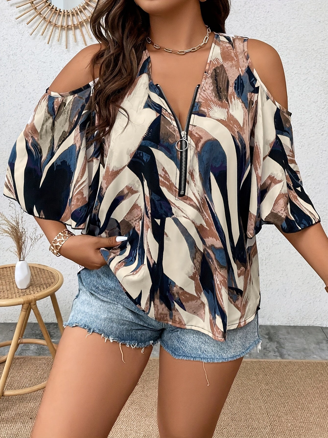 Women's Plus Size Printed V-Neck Front-Zip Cold-Shoulder Three Quarters Sleeve Casual Top - Work & Party Blouse