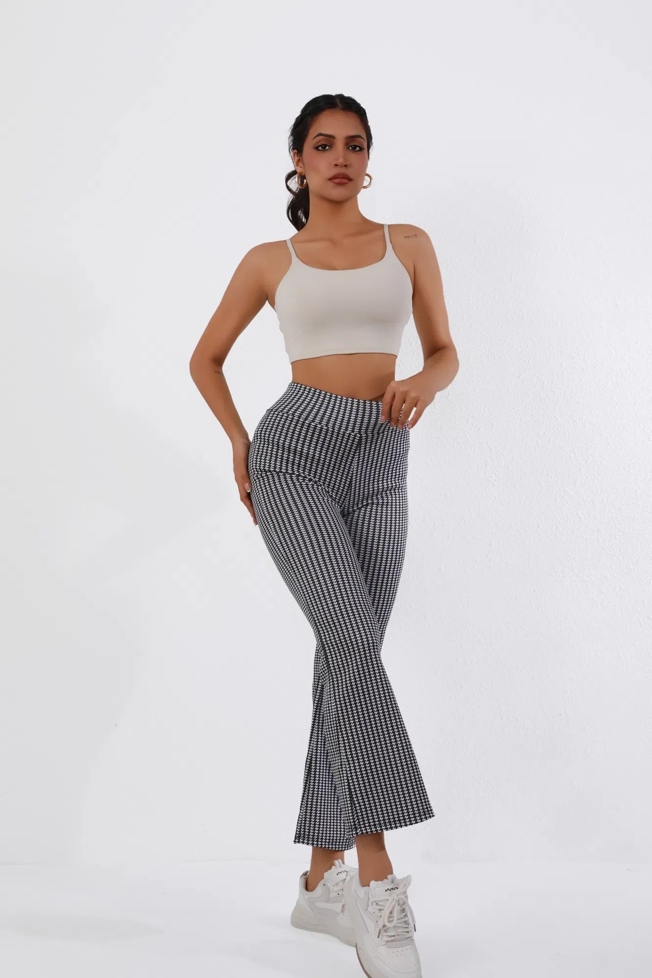 High-Waisted Houndstooth Flare Trousers Sleek Fit, Comfy Stretch, Classy Look