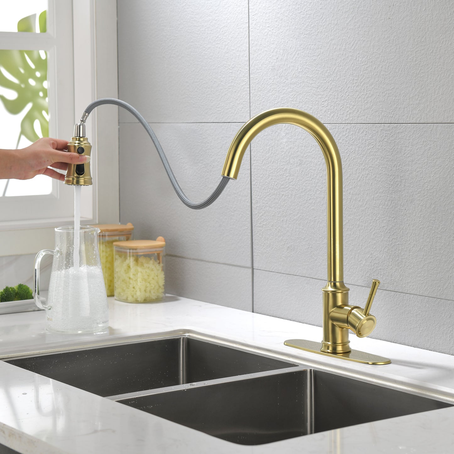 Single Handle High  Pull Out Kitchen Faucet, Single-stage Stainless Steel Kitchen Sink Faucet, With Pull Down Spray