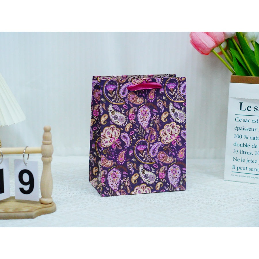 Set Of 12 High-quality Cartoon Pattern Gift Bags Are Covered With A Glossy Film On The Outside To Prevent Staining And Color Mixing