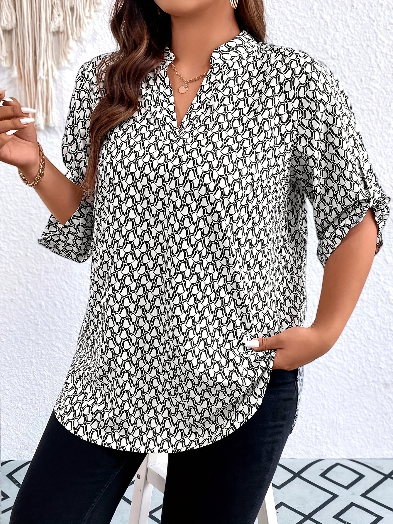 -Women's V-Neck Three-Quarter Sleeve Plus Size Printed Tunic Top